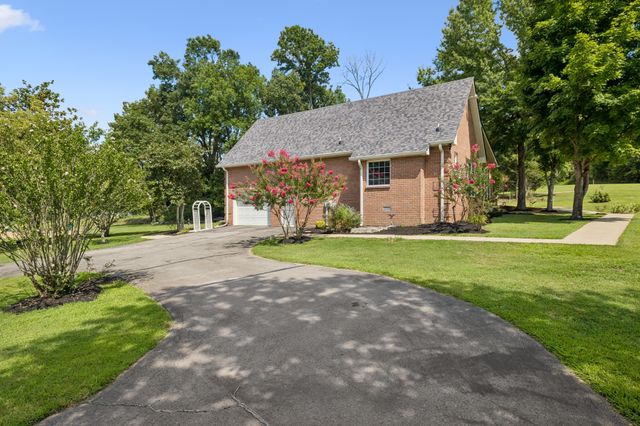 6284 SE Tater Peeler Rd, Lebanon, TN 37090