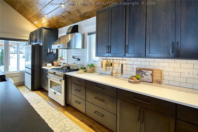 1913 Rocky Step Road, Scott Depot, WV 25560