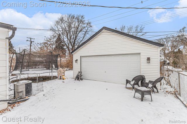 7261 Voerner Avenue, Center Line, MI 48015