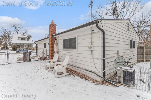 7261 Voerner Avenue, Center Line, MI 48015