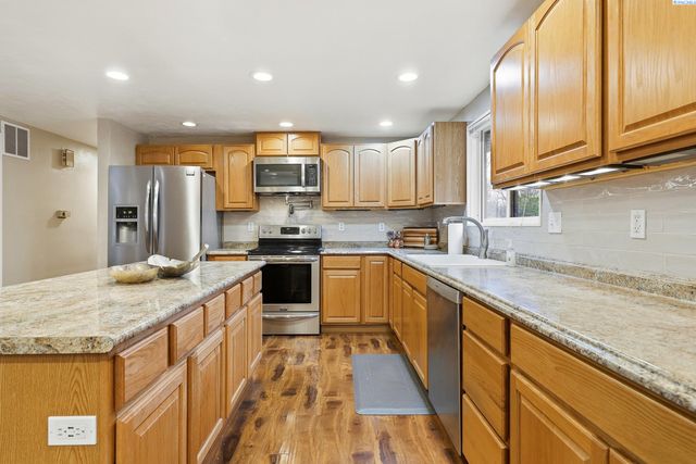 3405 W Ella St, Pasco, WA 99301