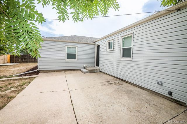 1210 Hillside Street, Aurora, CO 80010