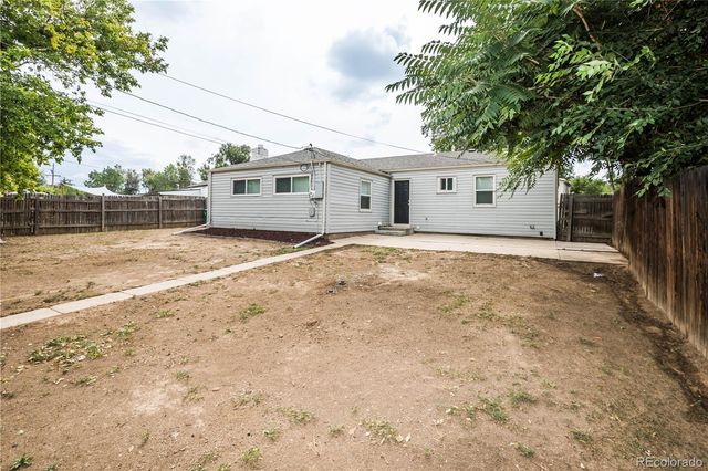 1210 Hillside Street, Aurora, CO 80010