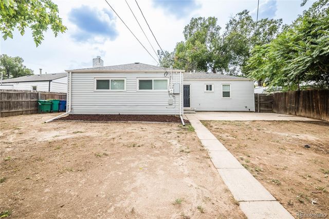 1210 Hillside Street, Aurora, CO 80010