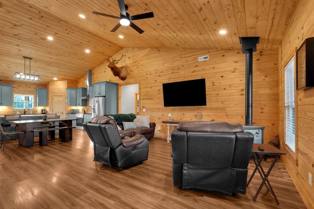 110 Buzzard Roost Rd, Chapel Hill, TN 37034