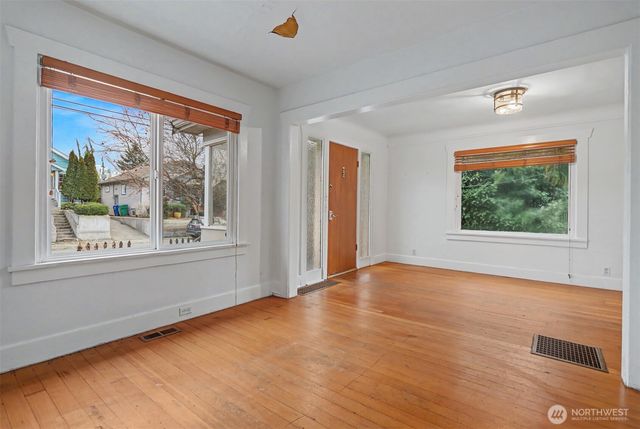 8535 18th Avenue NW, Seattle, WA 98117