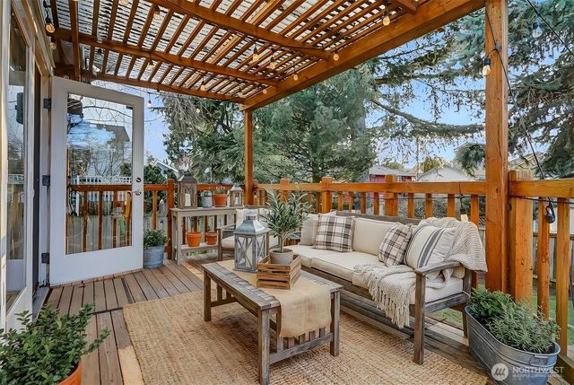 8535 18th Avenue NW, Seattle, WA 98117