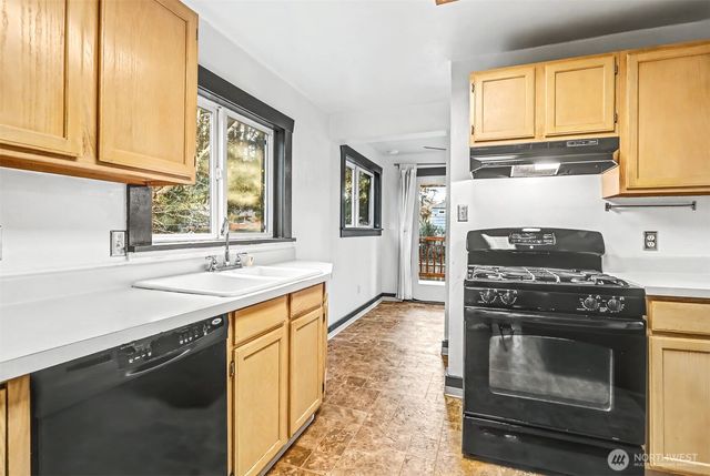 8535 18th Avenue NW, Seattle, WA 98117