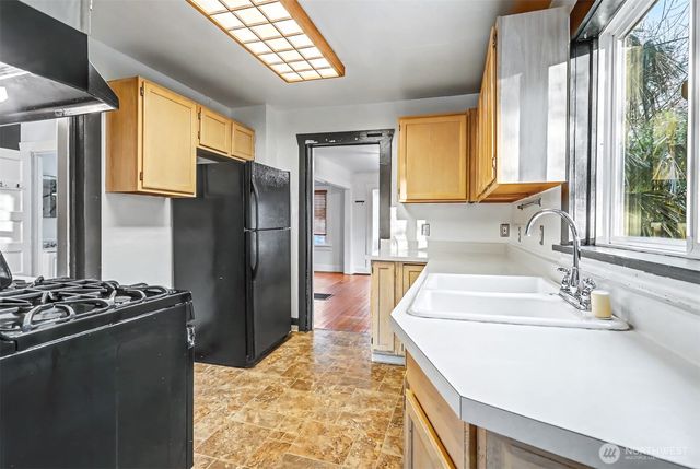 8535 18th Avenue NW, Seattle, WA 98117