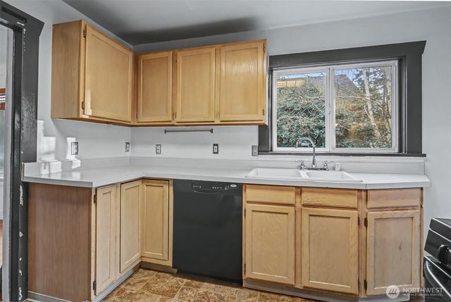 8535 18th Avenue NW, Seattle, WA 98117