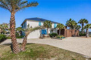 541 Channel View Dr, Port Aransas, TX 78373