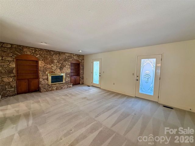 1015 36th Avenue Court NE, Hickory, NC 28601