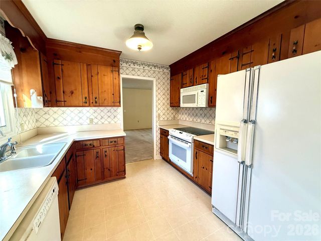 1015 36th Avenue Court NE, Hickory, NC 28601