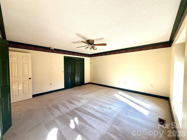 1015 36th Avenue Court NE, Hickory, NC 28601