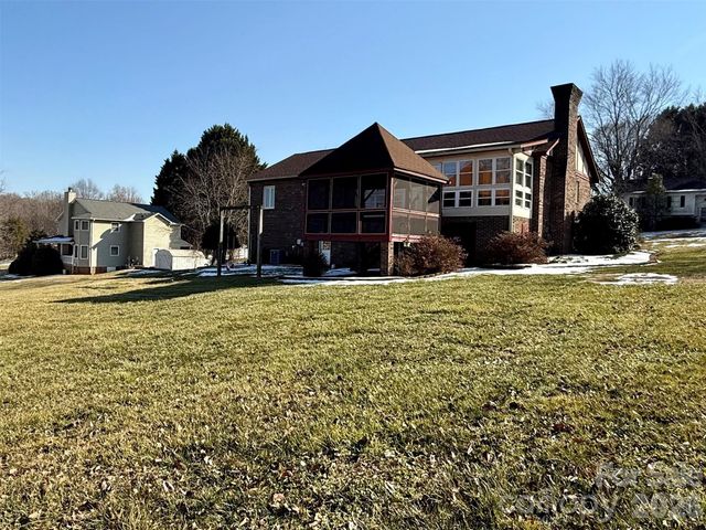 1015 36th Avenue Court NE, Hickory, NC 28601