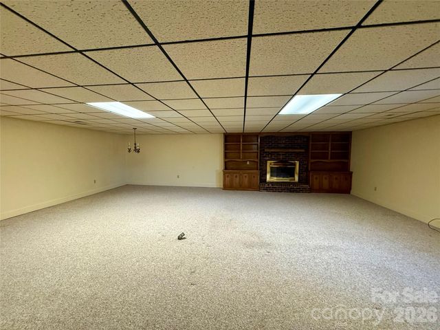 1015 36th Avenue Court NE, Hickory, NC 28601