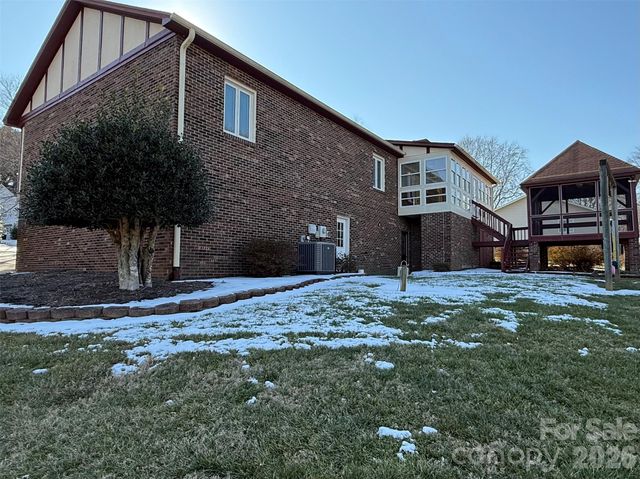 1015 36th Avenue Court NE, Hickory, NC 28601