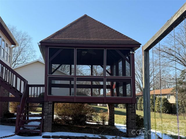 1015 36th Avenue Court NE, Hickory, NC 28601