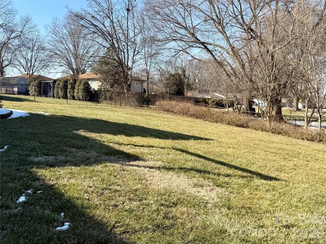 1015 36th Avenue Court NE, Hickory, NC 28601