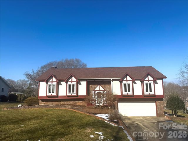 1015 36th Avenue Court NE, Hickory, NC 28601