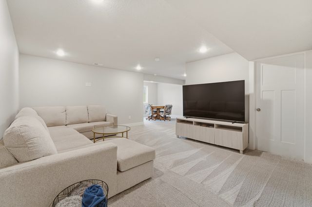 1467 S 91st Street, West Des Moines, IA 50266
