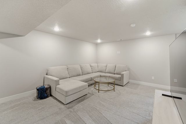 1467 S 91st Street, West Des Moines, IA 50266
