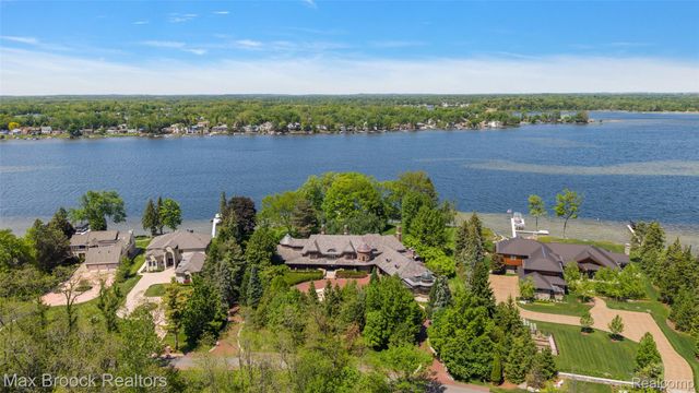 4740 Dow Ridge Road, Orchard Lake Village, MI 48324
