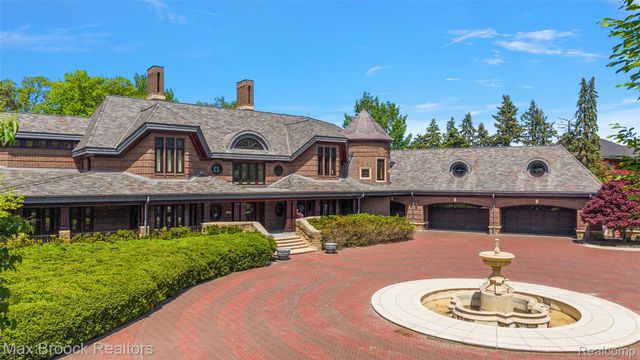 4740 Dow Ridge Road, Orchard Lake Village, MI 48324