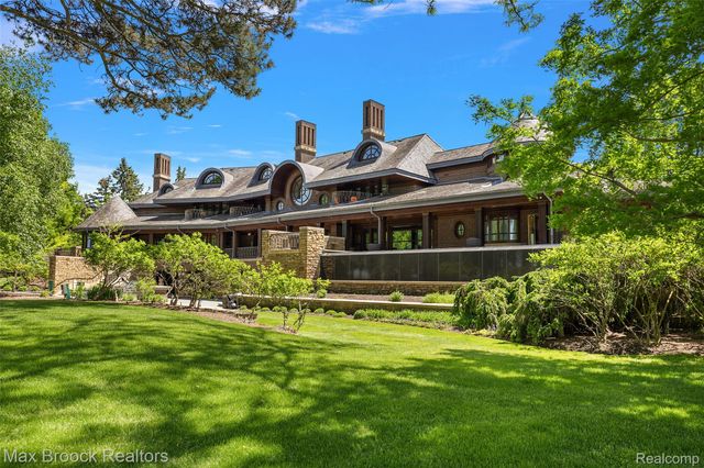 4740 Dow Ridge Road, Orchard Lake Village, MI 48324