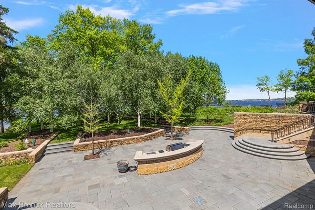 4740 Dow Ridge Road, Orchard Lake Village, MI 48324