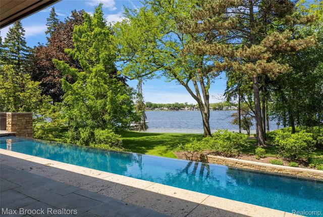 4740 Dow Ridge Road, Orchard Lake Village, MI 48324