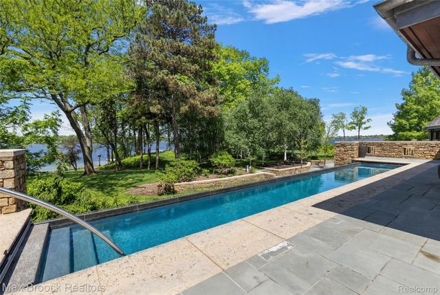 4740 Dow Ridge Road, Orchard Lake Village, MI 48324