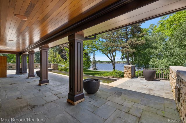 4740 Dow Ridge Road, Orchard Lake Village, MI 48324