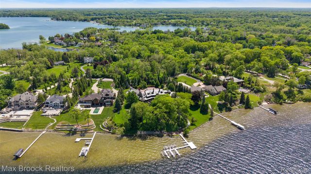 4740 Dow Ridge Road, Orchard Lake Village, MI 48324