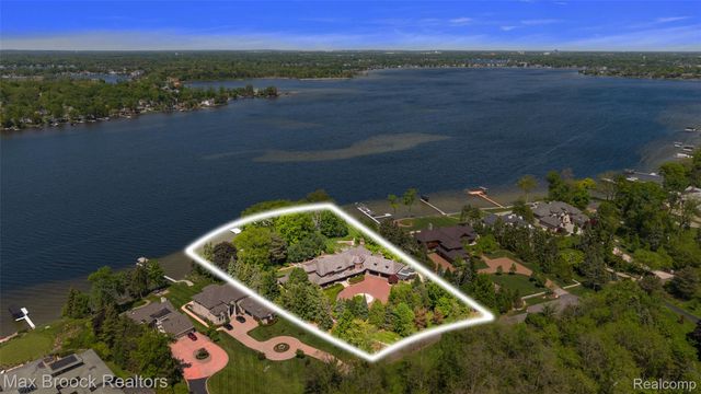 4740 Dow Ridge Road, Orchard Lake Village, MI 48324
