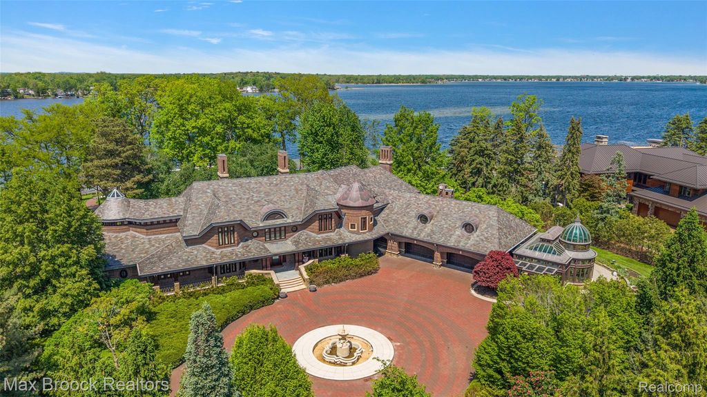 4740 Dow Ridge Road, Orchard Lake Village, MI 48324