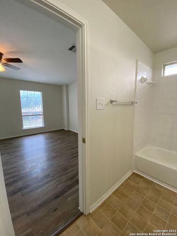 373 STARLING CRK, New Braunfels, TX 78130