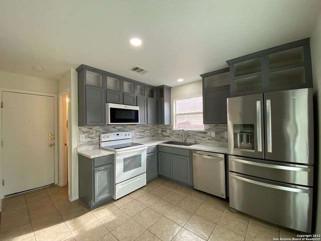 373 STARLING CRK, New Braunfels, TX 78130