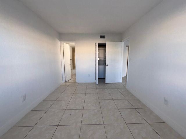 1095 W 77th Street 202, Hialeah, FL 33014