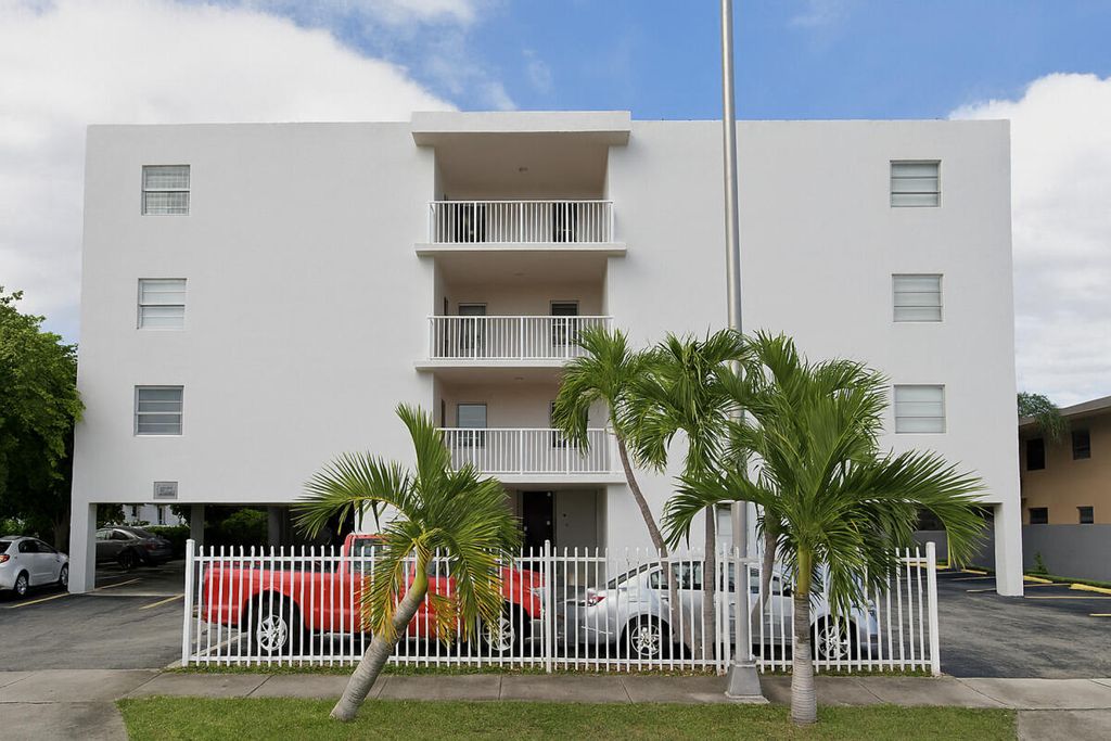1095 W 77th Street 202, Hialeah, FL 33014