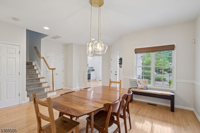 305 Binghampton Ln, Livingston Twp., NJ 07039