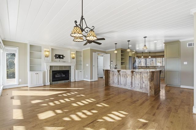 3848 E Hawthorne Hill Lane, Springfield, MO 65809