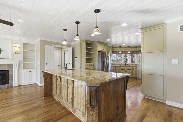 3848 E Hawthorne Hill Lane, Springfield, MO 65809