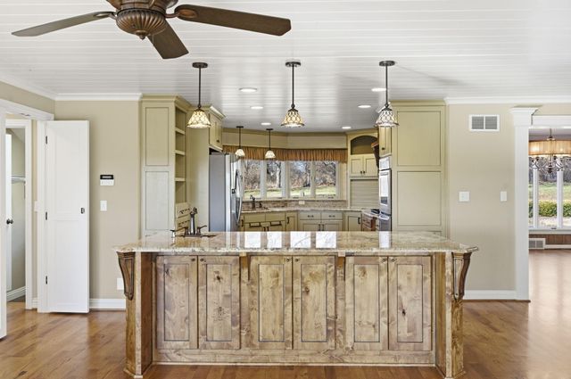 3848 E Hawthorne Hill Lane, Springfield, MO 65809