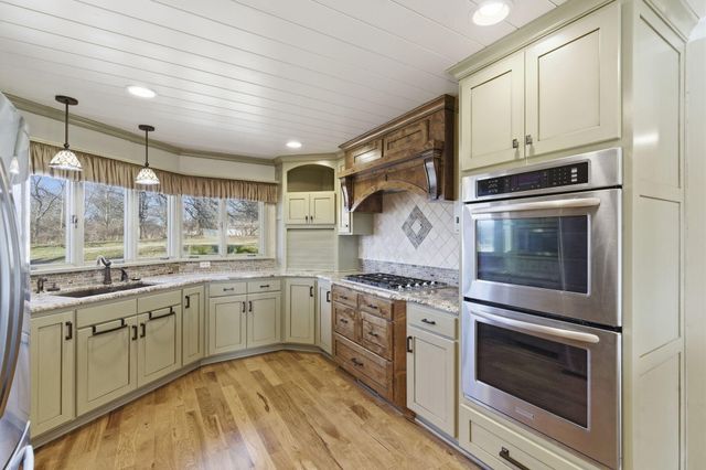 3848 E Hawthorne Hill Lane, Springfield, MO 65809