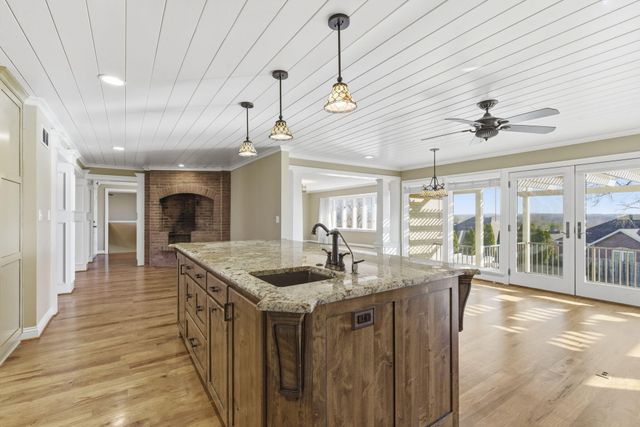 3848 E Hawthorne Hill Lane, Springfield, MO 65809