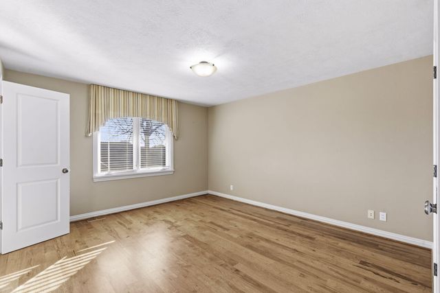 3848 E Hawthorne Hill Lane, Springfield, MO 65809