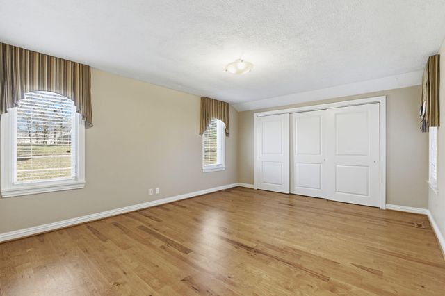 3848 E Hawthorne Hill Lane, Springfield, MO 65809