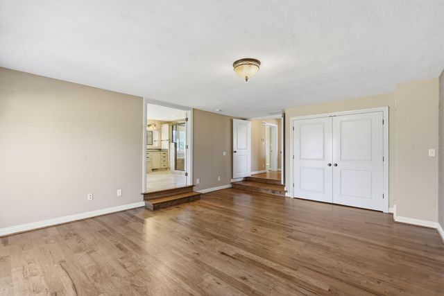 3848 E Hawthorne Hill Lane, Springfield, MO 65809