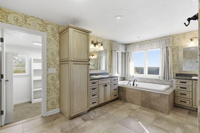 3848 E Hawthorne Hill Lane, Springfield, MO 65809